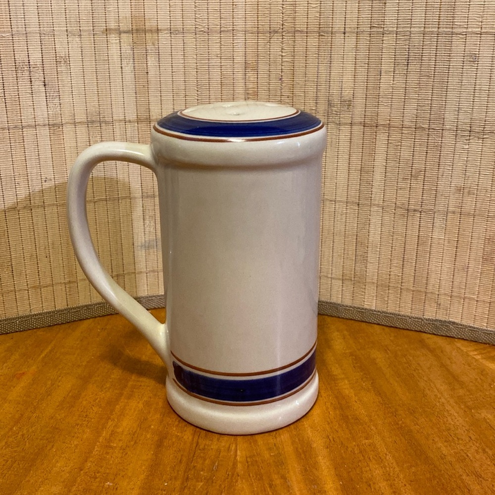 Lillian Vernon Corp. vintage salt or pepper shaker